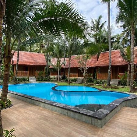 Villa Lova Sambirenteng Gretek エクステリア 写真