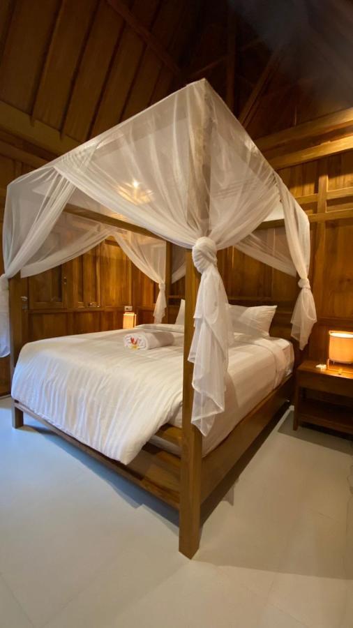 Villa Lova Sambirenteng Gretek エクステリア 写真