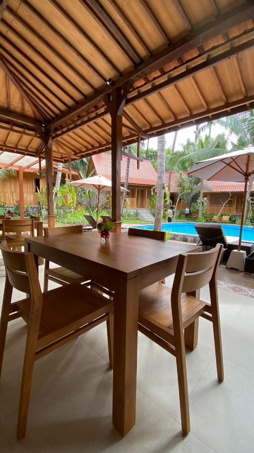 Villa Lova Sambirenteng Gretek エクステリア 写真