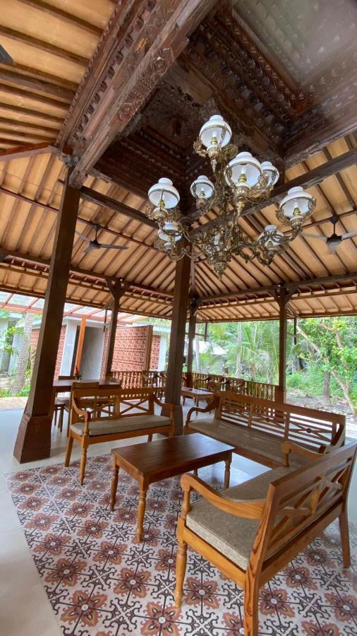 Villa Lova Sambirenteng Gretek エクステリア 写真