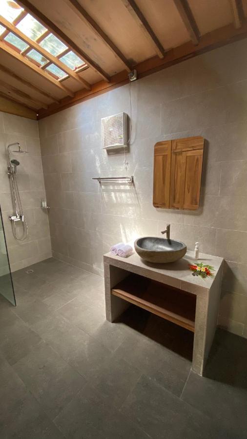 Villa Lova Sambirenteng Gretek エクステリア 写真