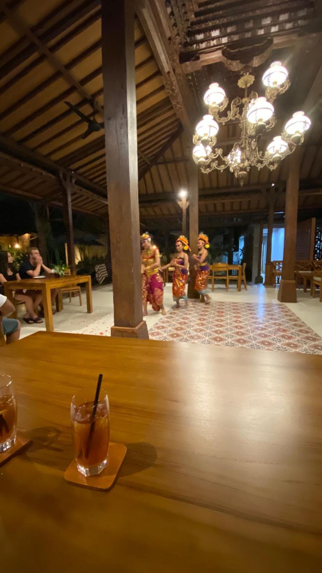 Villa Lova Sambirenteng Gretek エクステリア 写真