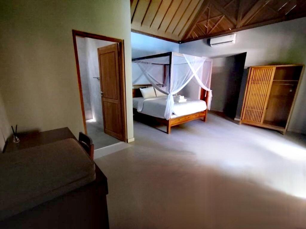 Villa Lova Sambirenteng Gretek エクステリア 写真