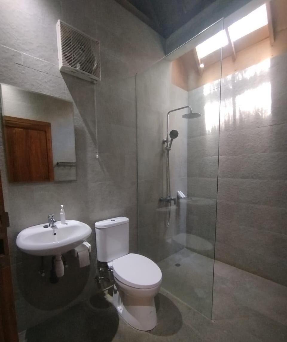 Villa Lova Sambirenteng Gretek エクステリア 写真